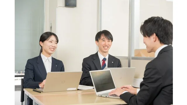 【教室運営職】未経験歓迎★DX推進で効率化◎残業月10h以下!生徒の成長を支える仕事