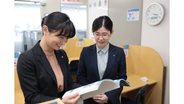 【教室運営職】未経験歓迎★DX推進で効率化◎残業月10h以下!生徒の成長を支える仕事