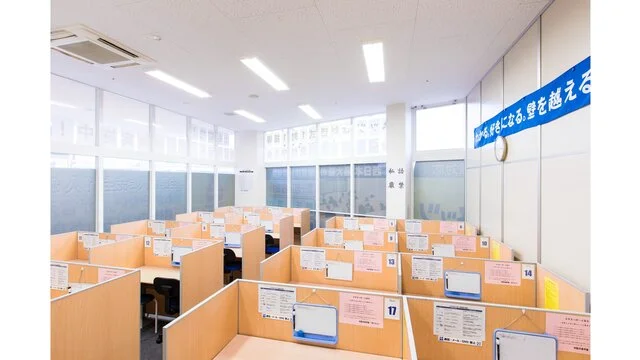 【教室運営職】未経験歓迎★DX推進で効率化◎残業月10h以下!生徒の成長を支える仕事